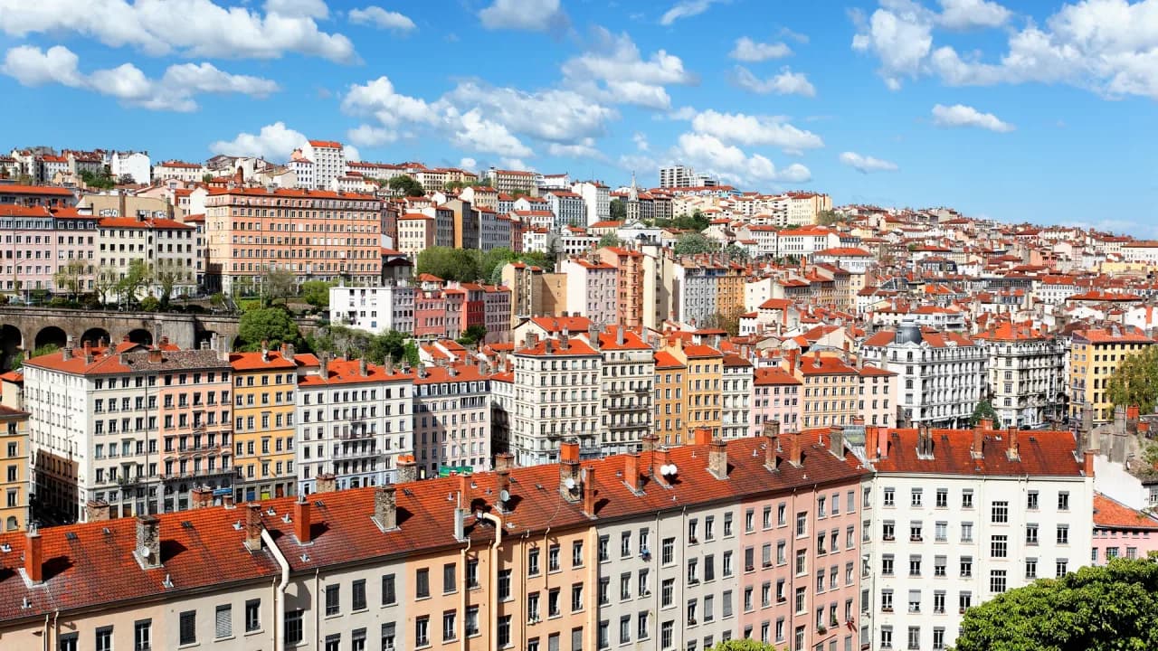 Atmospheric image for certified portuguese translations